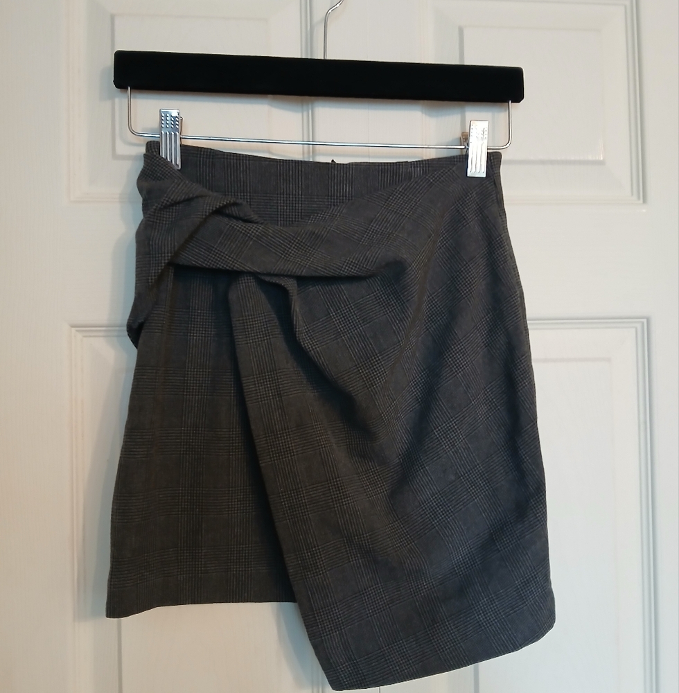 Aritzia Babaton Jethro Skirt Dark Gray Plaid Asymmetrical Mini Skirt Size 00